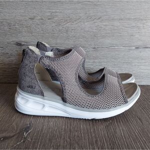 JBU by Jambu Margot Memory Foam Sandal Light Gray Snake Size 6.5
